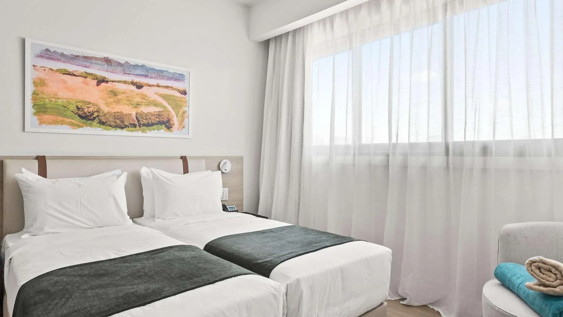 Mercure Larnaca City 3*,