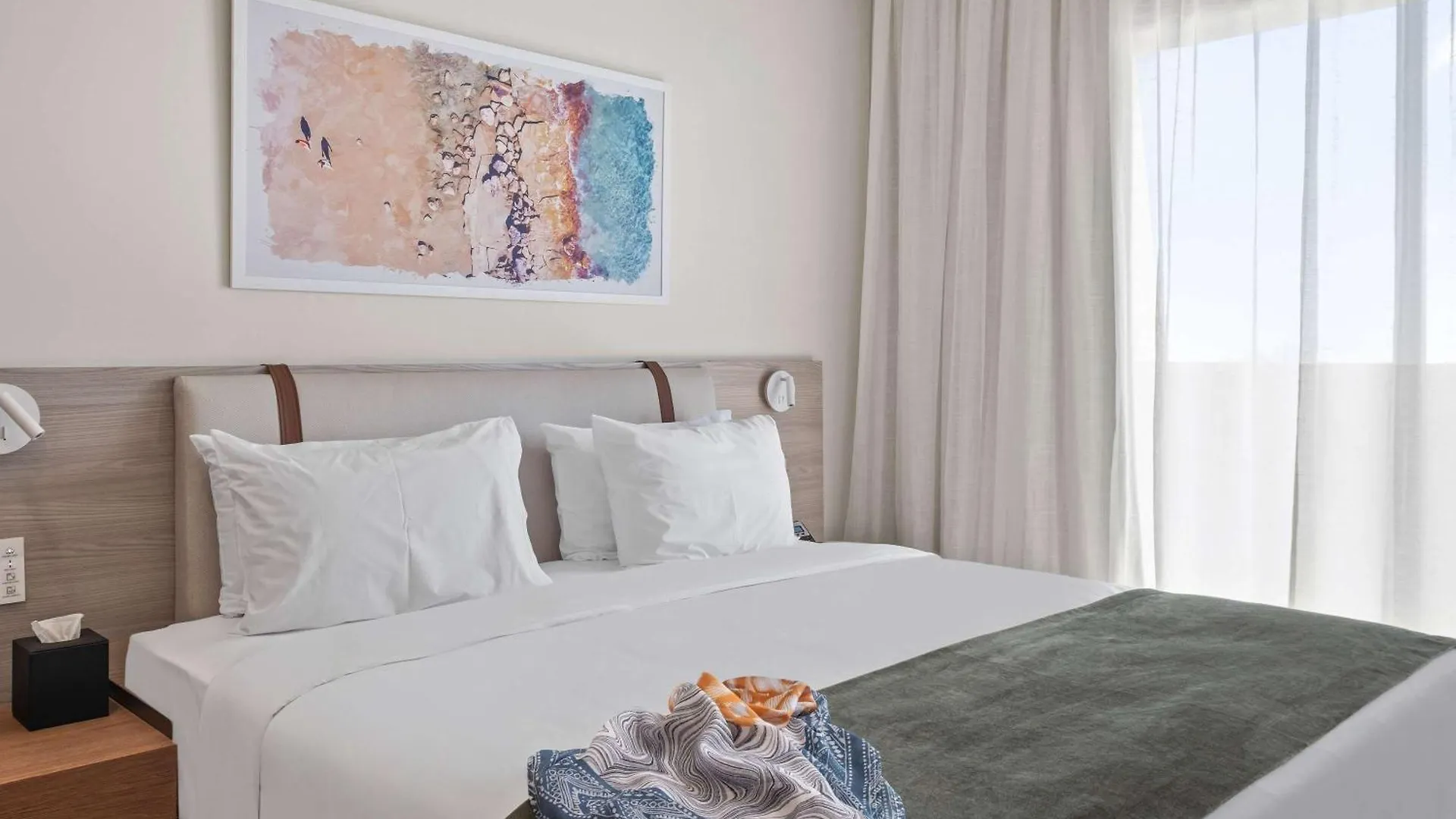 Mercure Larnaca City 3*,