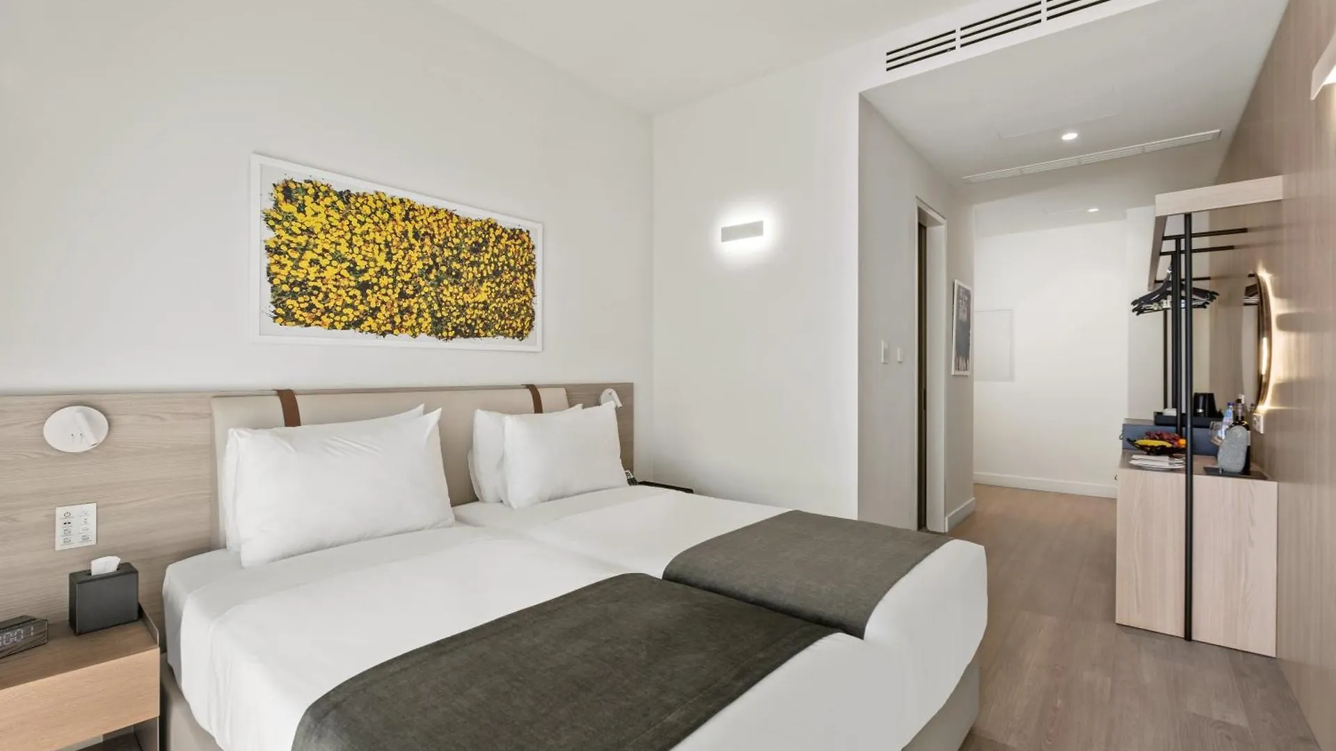 Mercure Larnaca City 3*,