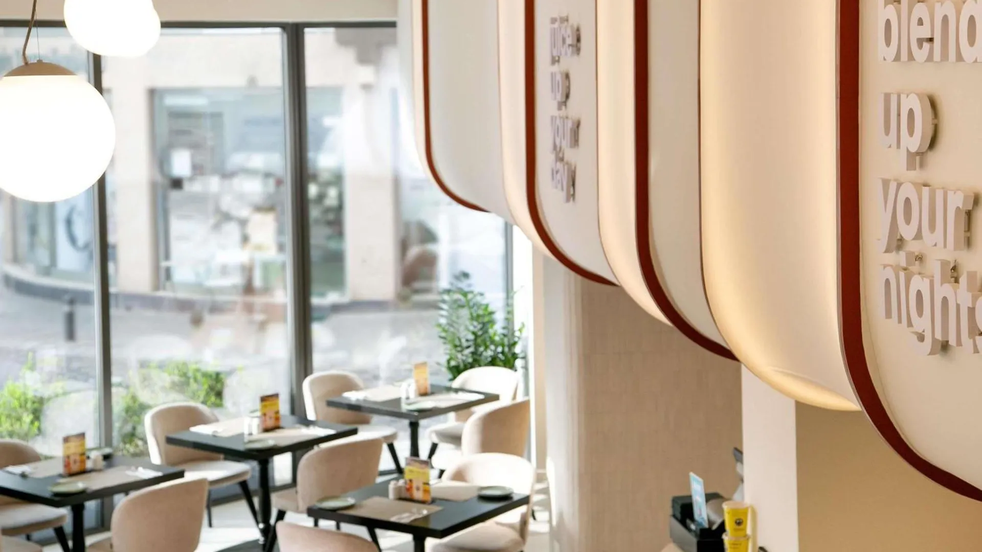 Mercure Larnaca City 3*,